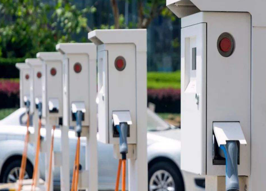 英國(guó)電動(dòng)汽車(chē)行業(yè)陷入困境，英媒：中國(guó)背鍋！